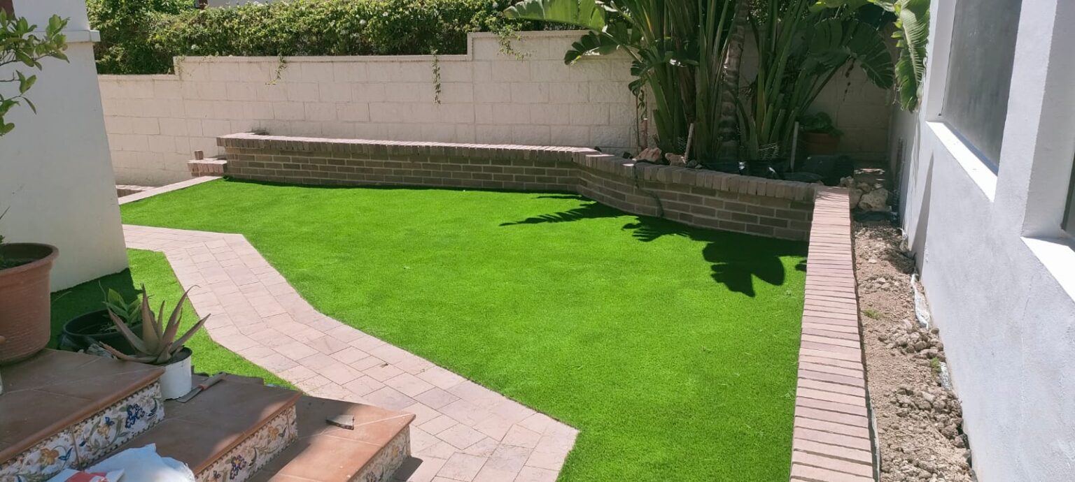 Mantenimiento de piscinas y cuidado integral de jardines comunitarios en Moraira
