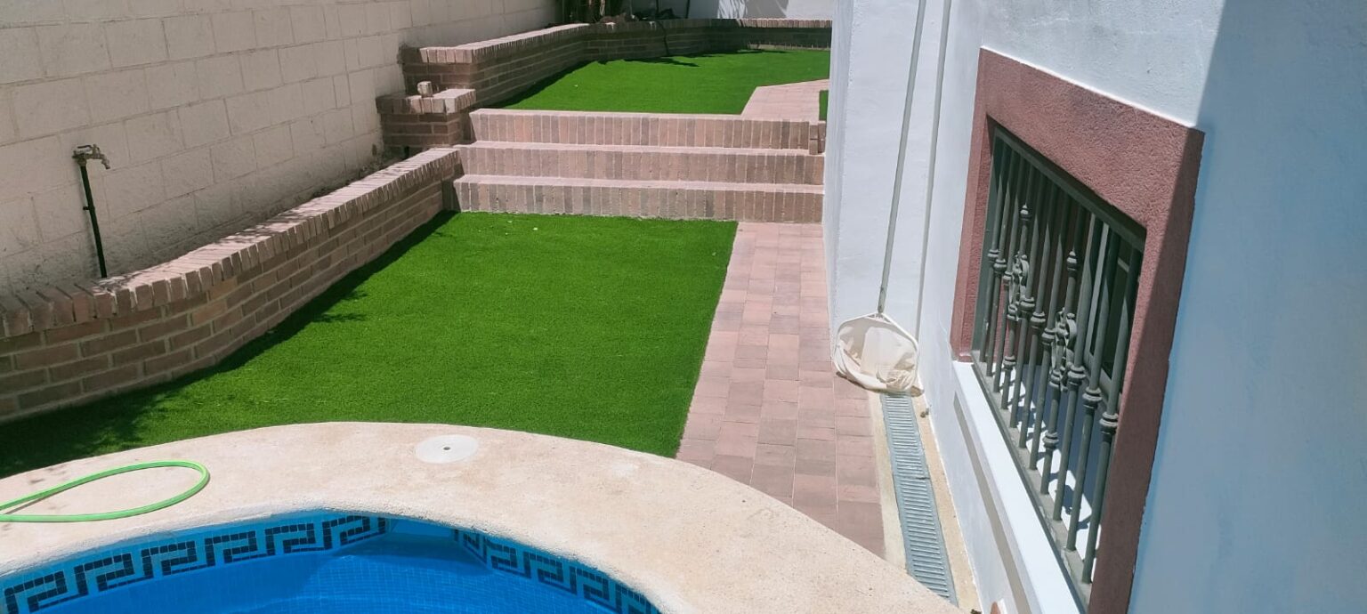 Diseño de jardines con zonas de sombra y plantas tropicales en Moraira Allon Jardinería