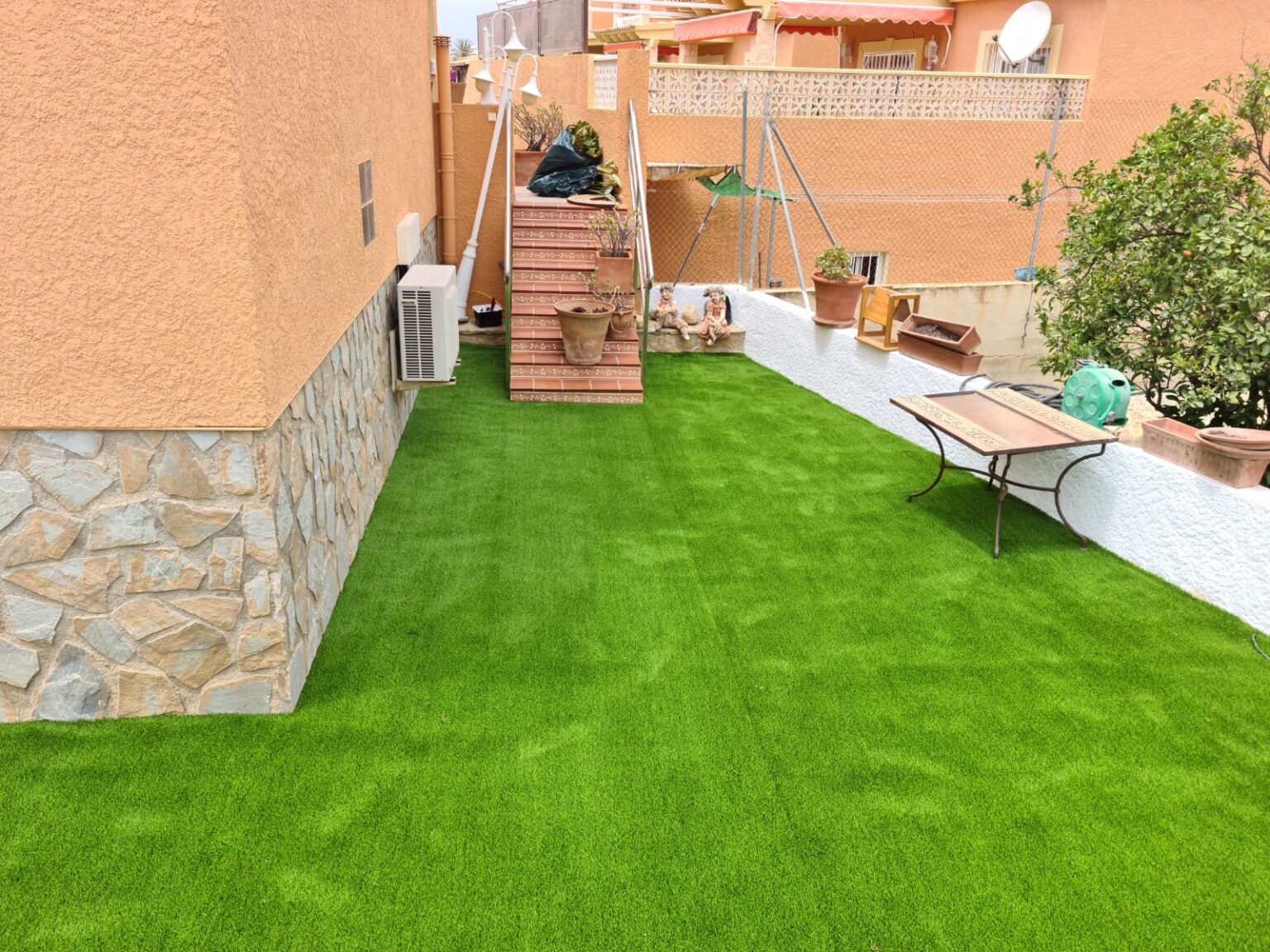 Allon Jardinería conservación y mantenimiento de césped y arbolado en Moraira
