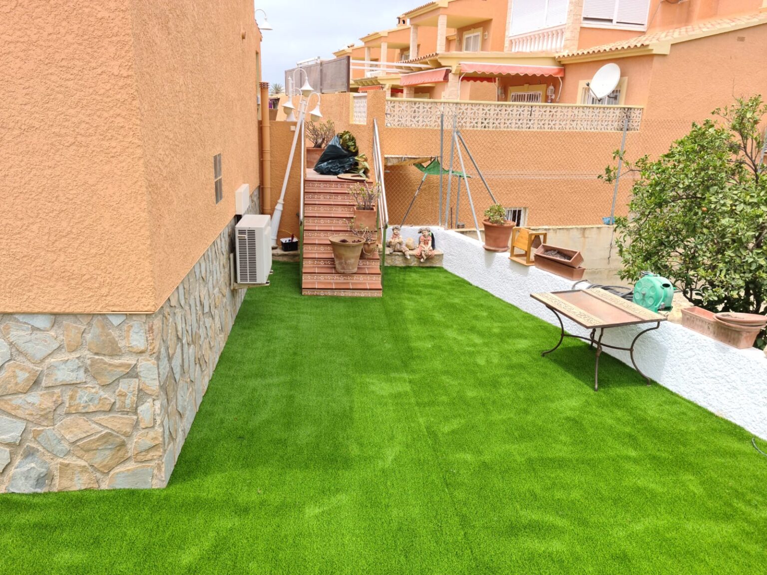 Allon Jardinería remodelación completa de espacios exteriores y patios en Moraira