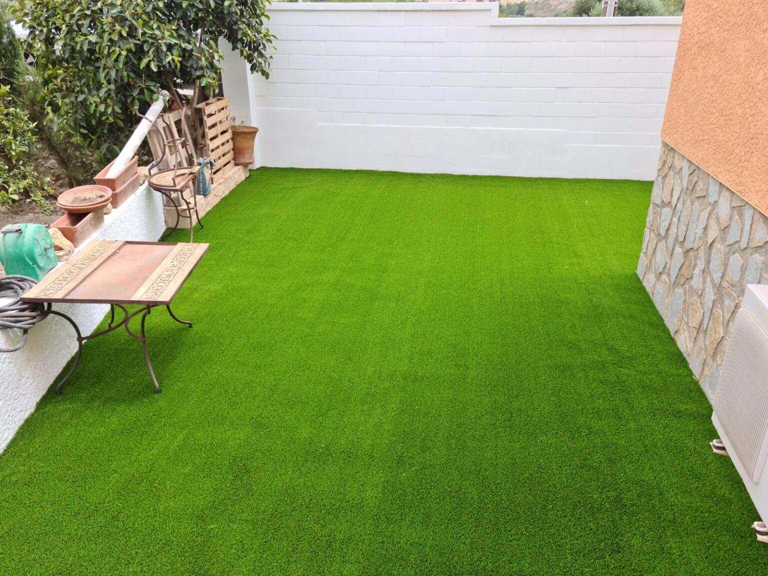 Allon Jardinería mantenimiento mensual de zonas verdes y podas en Moraira